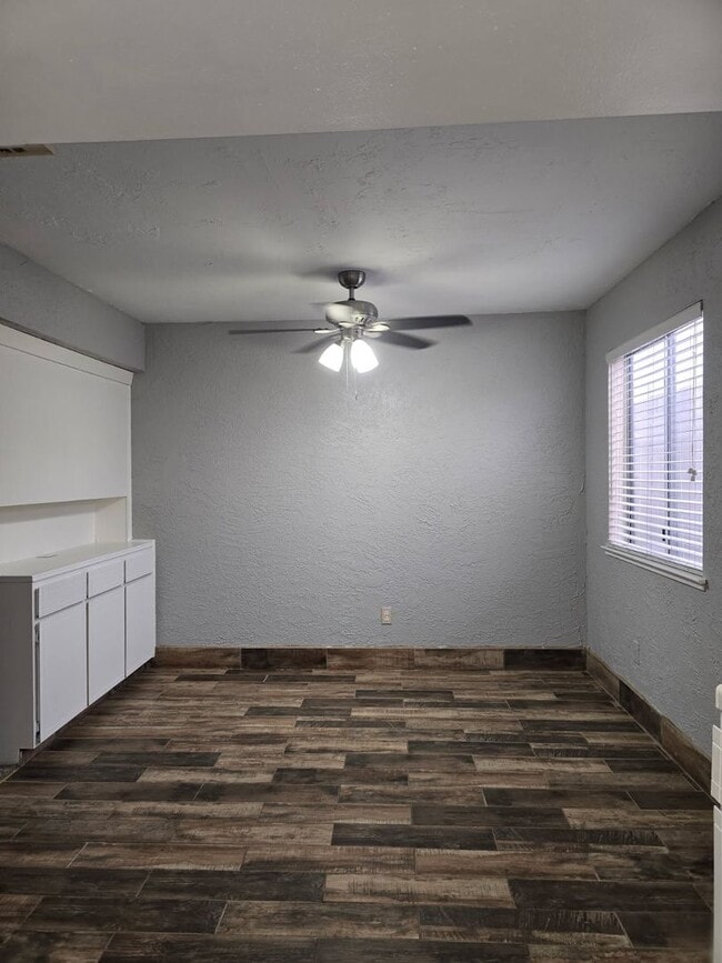 Foto del edificio - Spacious 2BD/2BTH with Private 2 Car Garage! (Ground Floor)