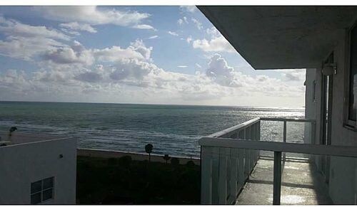 Primary Photo - 2457 Collins Ave