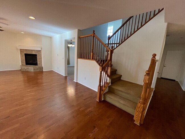 Building Photo - Spacious 2-Story 5-Bedroom Home in Redlands!