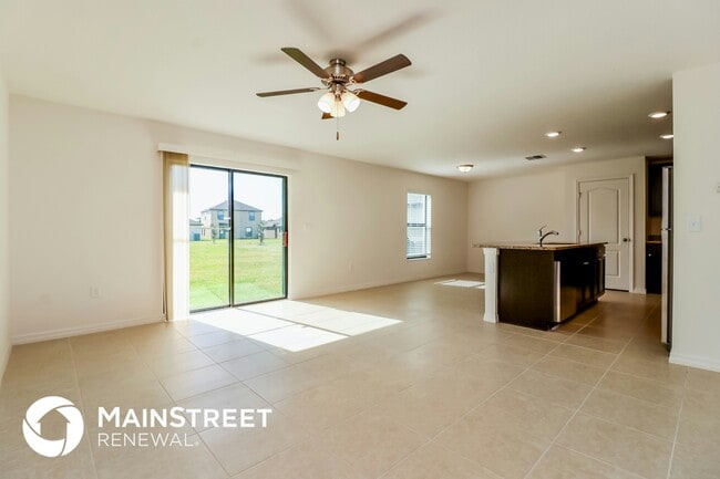 Building Photo - 2135 Peyto Wy