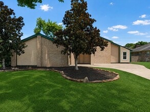 Building Photo - 9006 Donys Dr