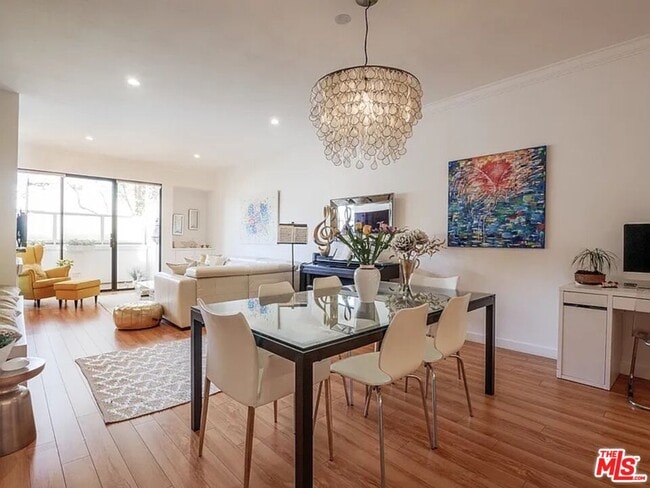 Foto del edificio - 2276 S Beverly Glen Blvd