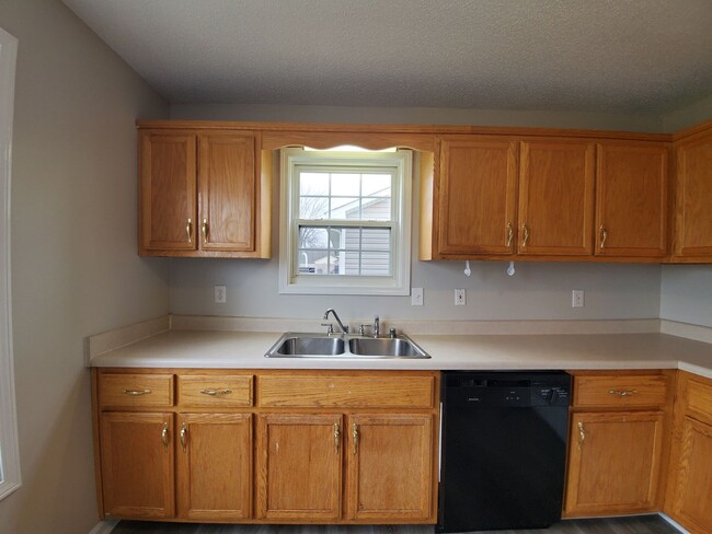 Building Photo - $1325.00 Beautiful 3 Bedroom 1.5 Bath Ranc...