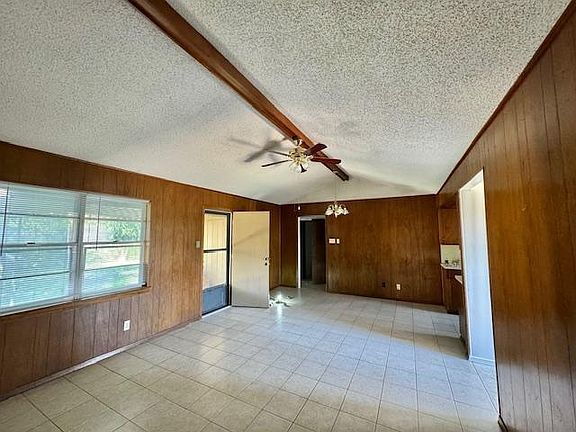 Building Photo - Nice 3 bedroom 2 bath residence