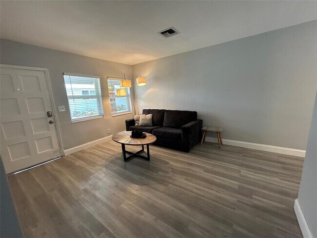 Foto del edificio - 840 NE 17th Ave