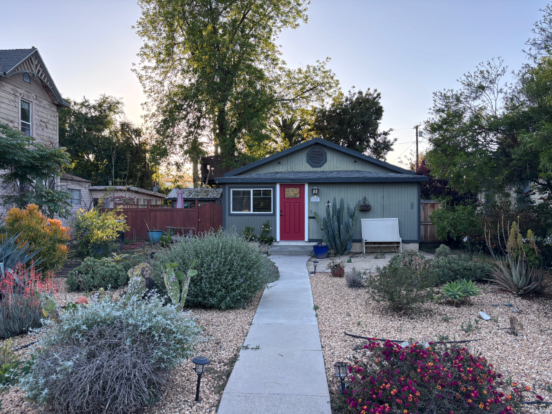 Foto principal - 3359 Locust St