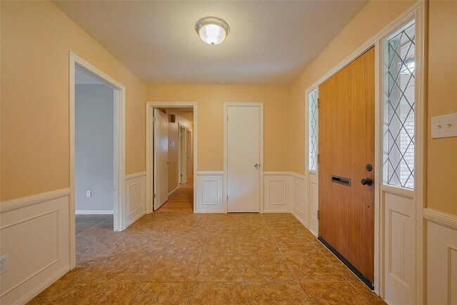 Foto del edificio - 7906 Braesview Ln