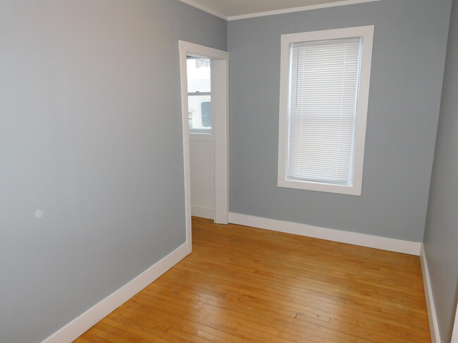 bdrm - 1213 E 13th St
