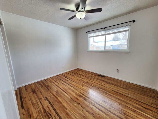 Building Photo - Stunning 3 Bed 2 Bath Home Near Prospect Lake