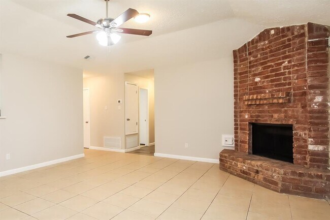 Building Photo - 24034 Spring Gum Dr