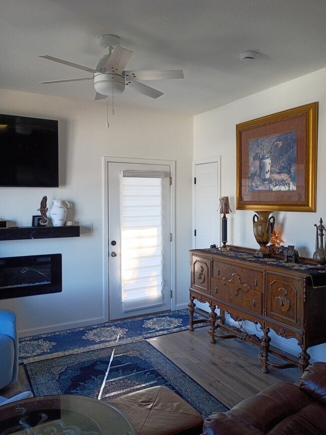 Building Photo - 195 Gardenia Cir