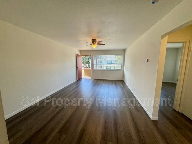 Foto del edificio - 1053 W Hamilton Ave