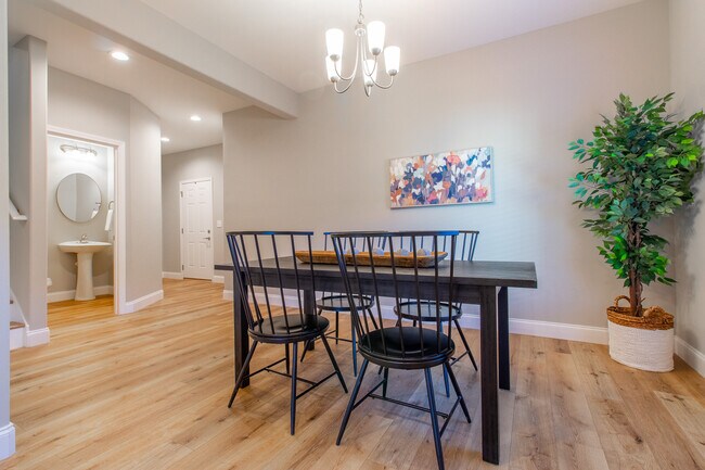 Building Photo - 512 Catalina Ct