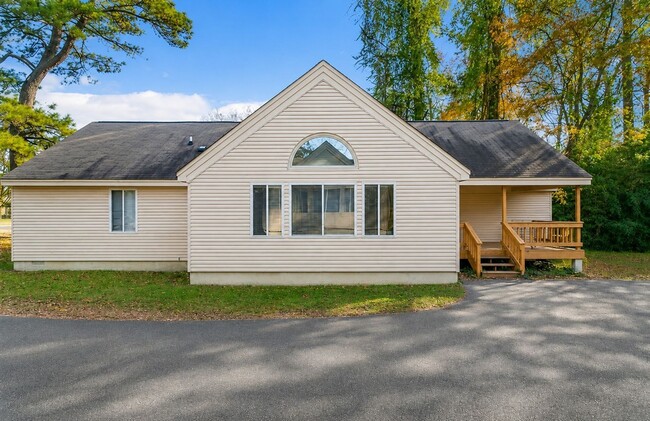 3 bedroom/ 3 bathroom- Mimosa Lane- W&M Law School - 3 bedroom/ 3 bathroom- Mimosa Lane- W&M Law School House