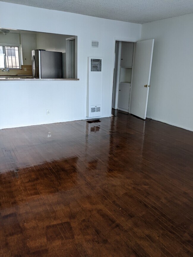 Foto del edificio - 10938 Venice Blvd