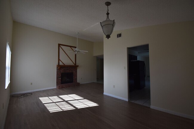 Foto del edificio - APOPKA: 3 bed/2 bath POOL HOME - AVAILABLE...