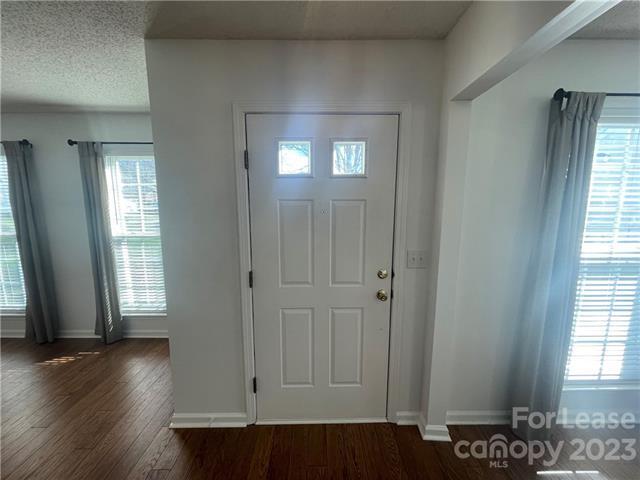 Foto del edificio - 4025 Lake Charles Way