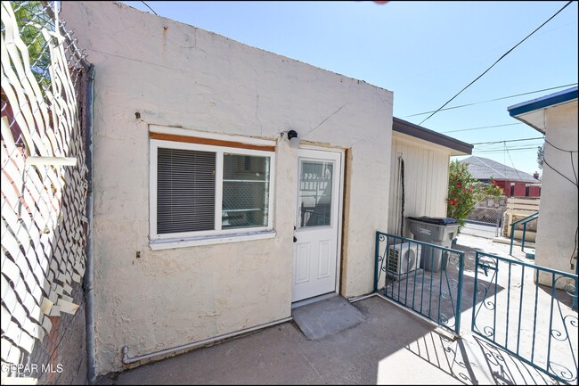 Building Photo - 1212 N Laurel St