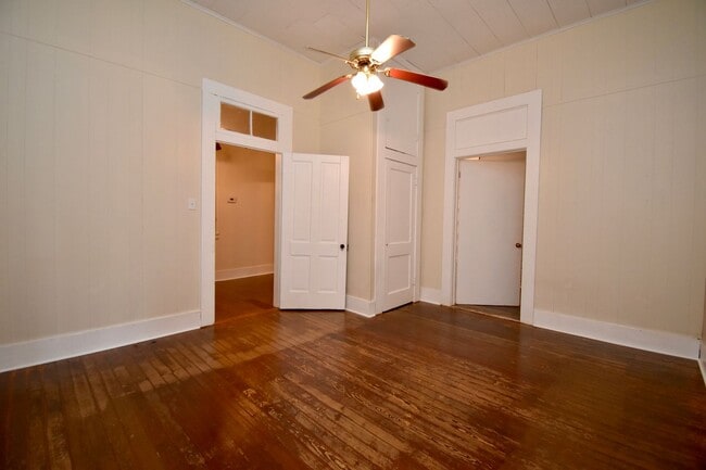 Building Photo - Updated 4 Bedroom Home Close to Tech!