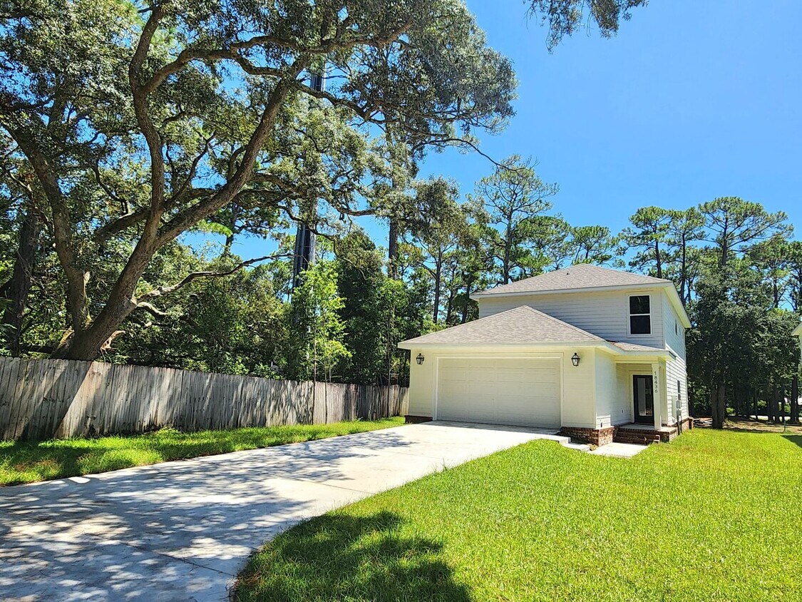 Primary Photo - Stunning new executive home in Gulf Shores!