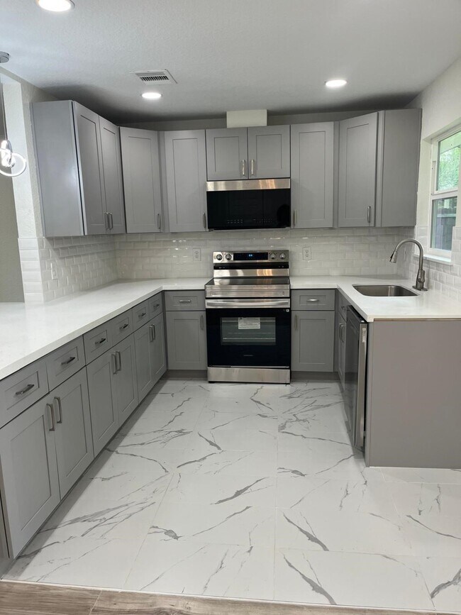 Foto del edificio - 1310 Canterview Dr