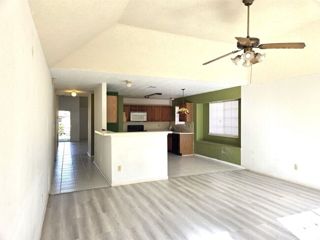 Building Photo - 17006 Dusty Mill Dr E