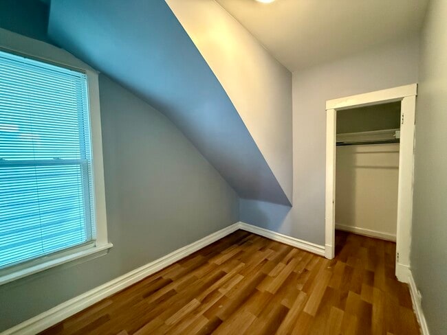 Foto del edificio - 2943 N Allen Ave