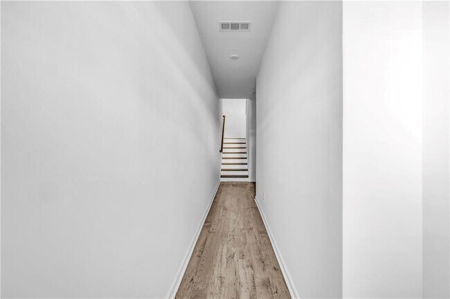 Building Photo - 5772 Schelton Pl