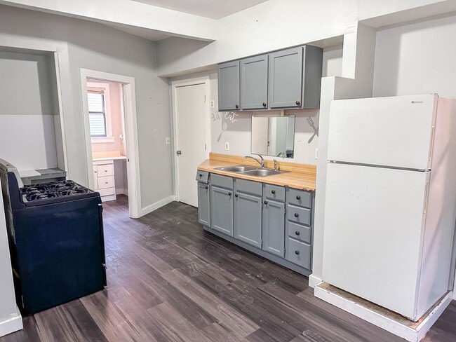 Building Photo - 921 4th St NW