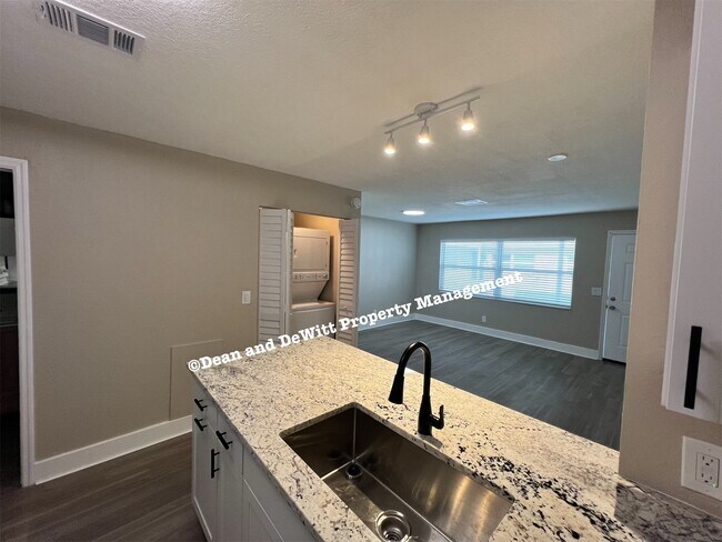 Interior Photo - 1462 Hamlet Ave