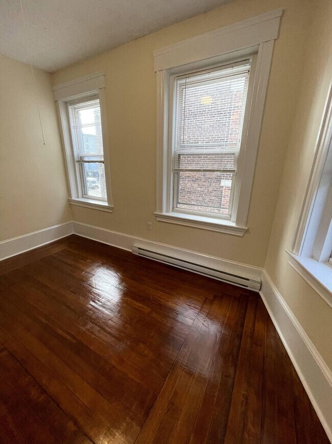 Building Photo - Amazing Location - Mission Hill 2Bed Near ...