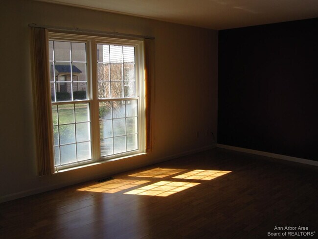 Foto del edificio - 3238 Alpine Dr