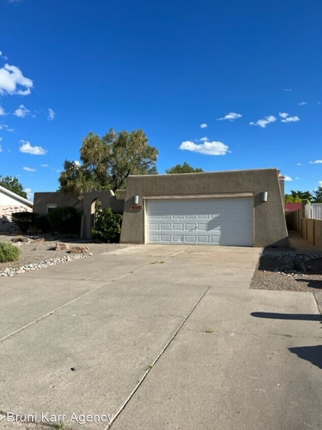 3 br, 2 bath House 6206 Palma Place NW House Rental in Albuquerque