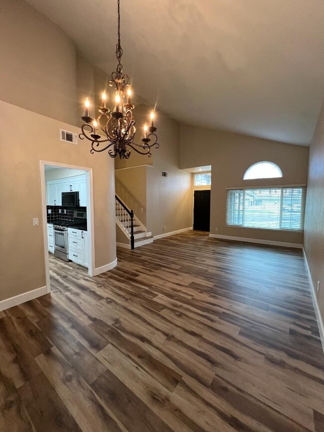 Building Photo - 827 Notre Dame Dr