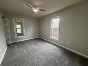 Building Photo - 121 W 24th St