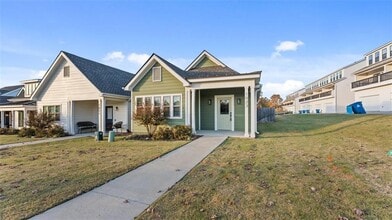 Building Photo - 1023 NE Hts Ln