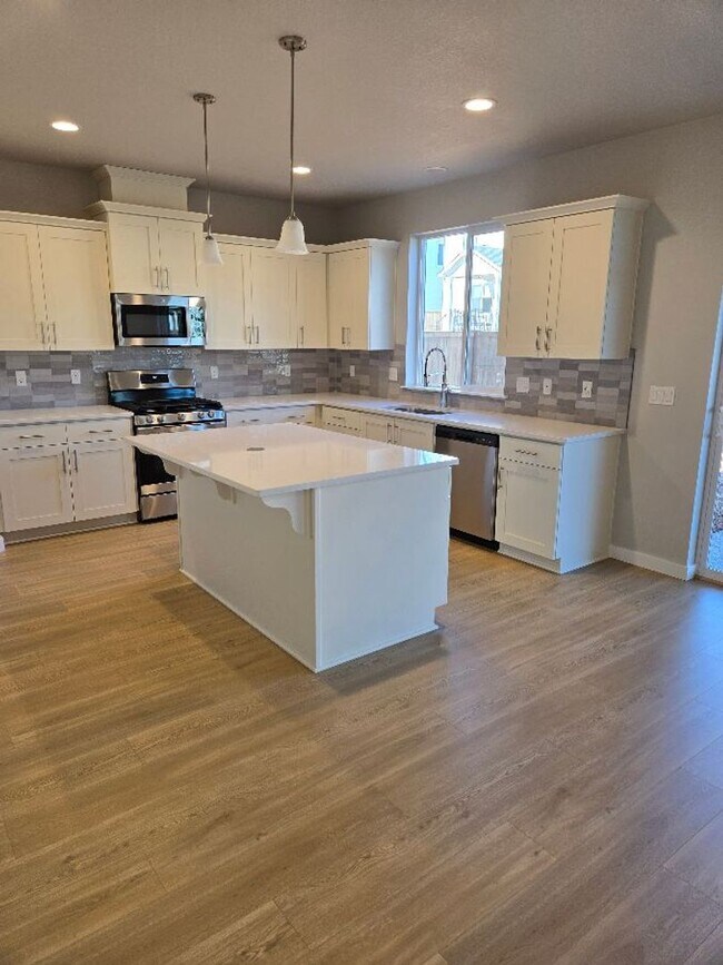 Building Photo - Brand New & Beautiful 2025 Holt Home !  Wa...