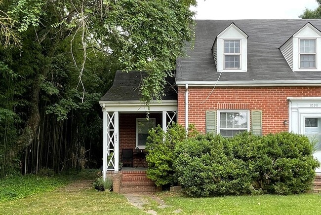 Foto del edificio - 109 Piedmont Ave N