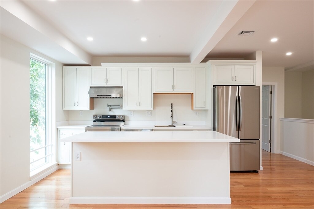 Foto principal - 171 Everett St