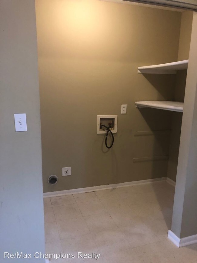 Building Photo - 2 br, 1 bath Apartment - 2045 Lee Rd 235