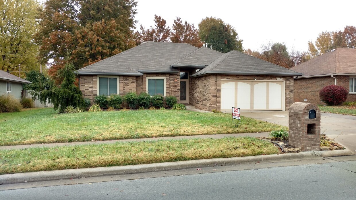 1127 W Maplewood St, Springfield, MO 65807 House Rental in Springfield, MO