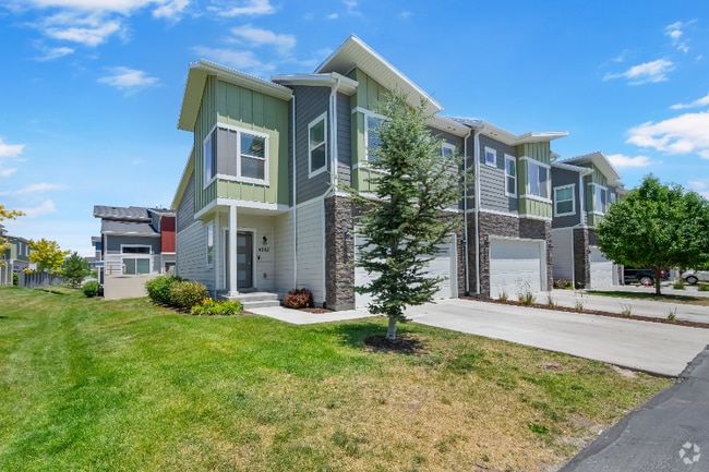 Building Photo - 4287 Golden Grv