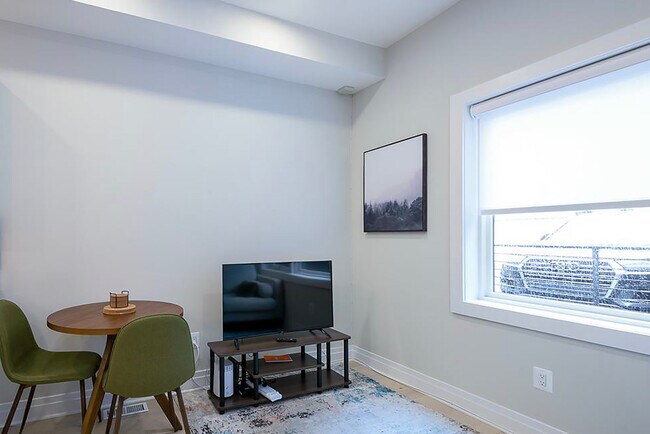 Building Photo - 2309 Ontario Rd NW