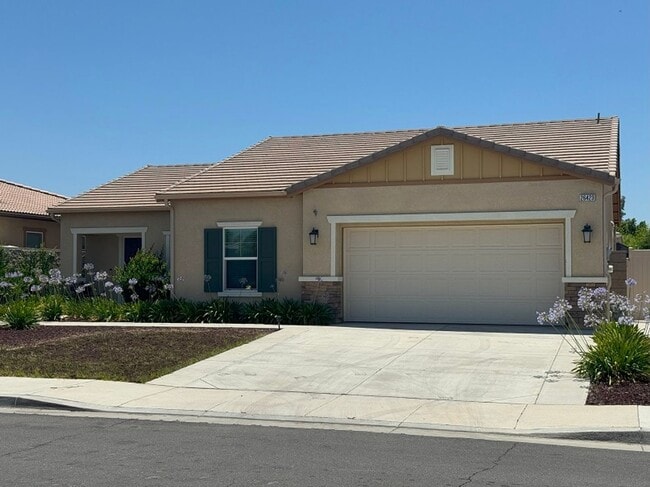 Building Photo - Beautiful Single Story House in New commun...