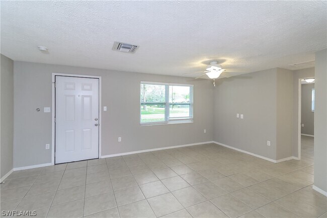 Building Photo - 4215 Tarpon Rd