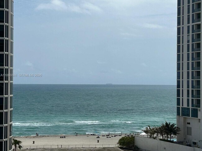 Foto del edificio - 17550 Collins Ave