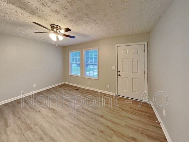 Foto del edificio - 2797 Revere Dr NW