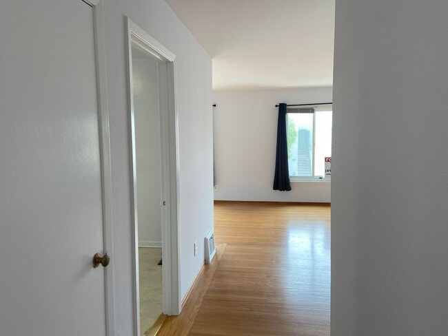 Photo - 1st Floor 2Bd / 1Ba  Flat With Garage Parking Apartment