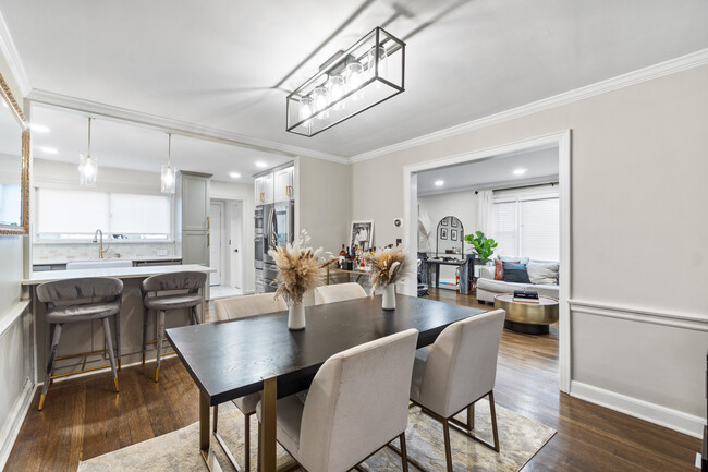 Dining Area - 246 Woodmont Rd