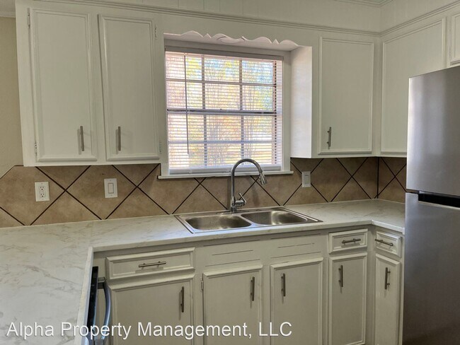 Building Photo - 4 br, 3.5 bath House - 39 Wintergreen